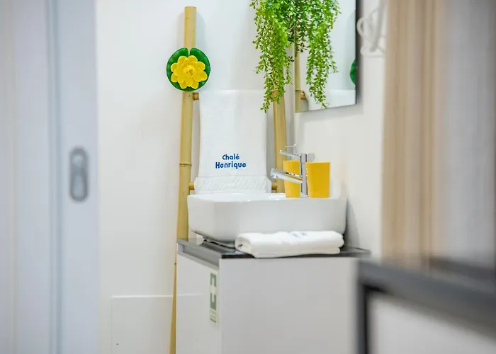 Chale Henrique - Beachfront At *