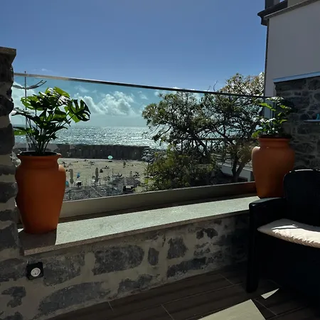 Chale Henrique - Beachfront At *