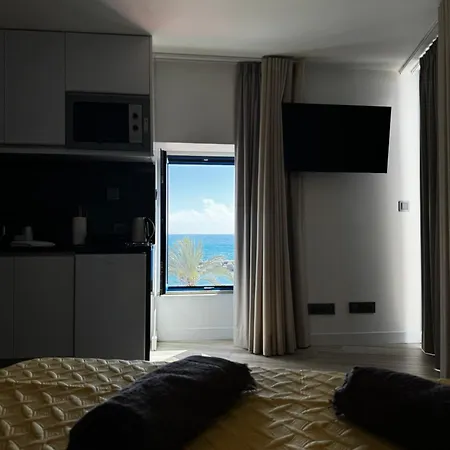 Chale Henrique - Beachfront At Apartment Calheta (Madeira)