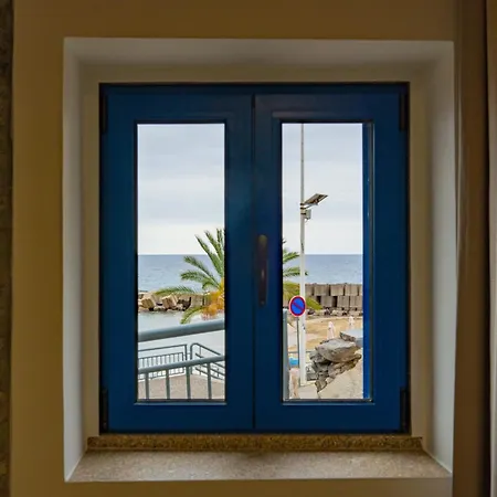 Chale Henrique - Beachfront At *