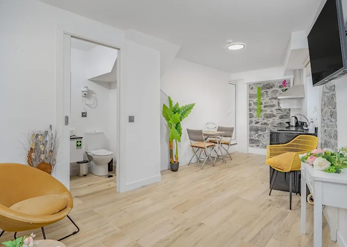 Chale Henrique - Beachfront At *